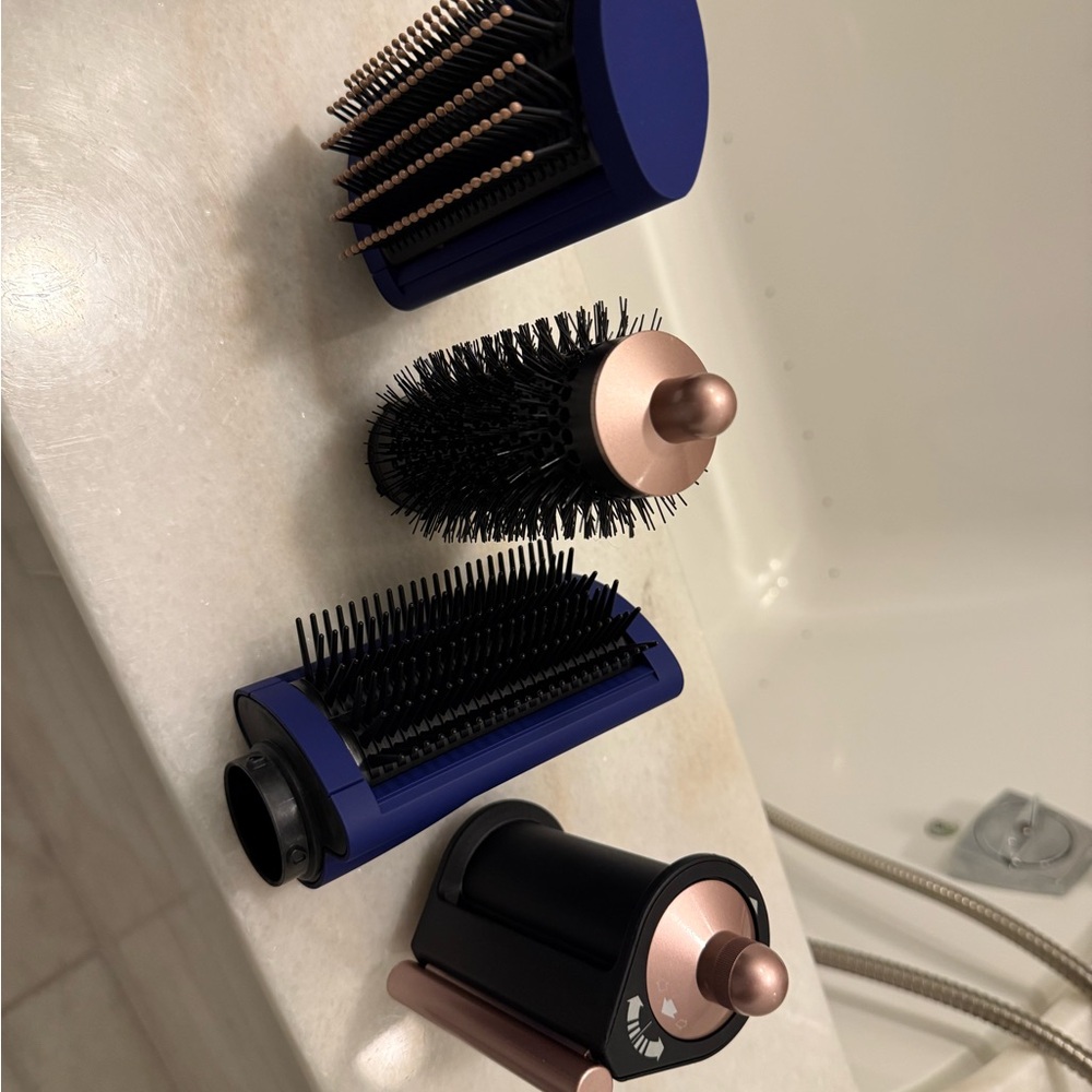 Dyson Hair Styling Kit in Blue and Black - Picture 9 of 11